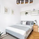 Superapart Kilinskiego 3, Cozy Urban Retreat, Perfect For Couples ורשה